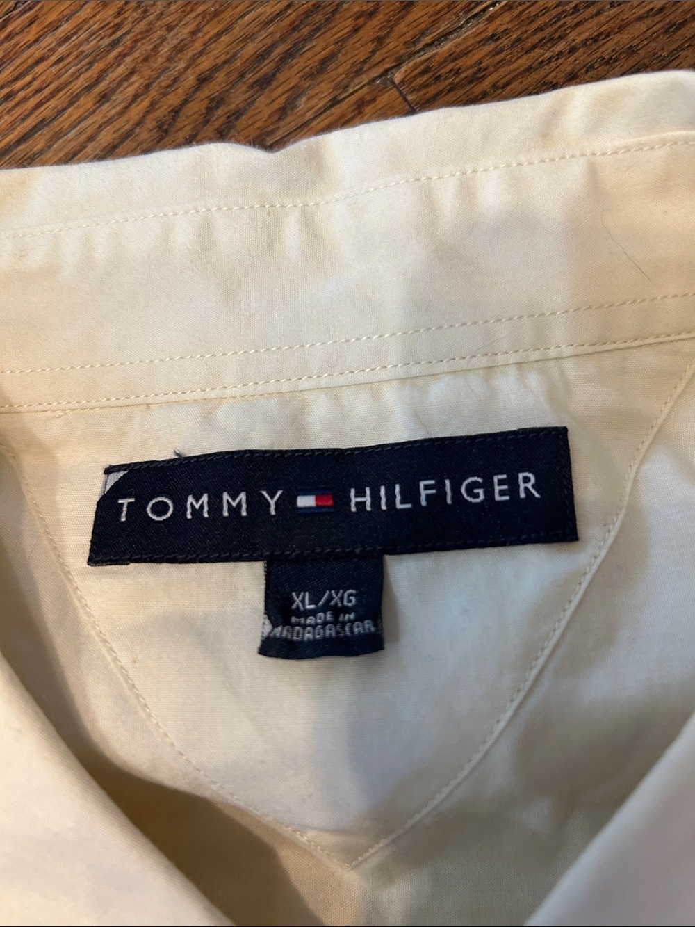 Tommy Hilfiger Men’s Off-White Long-Sleeve Button-Up Shirt - Picture 2 of 10